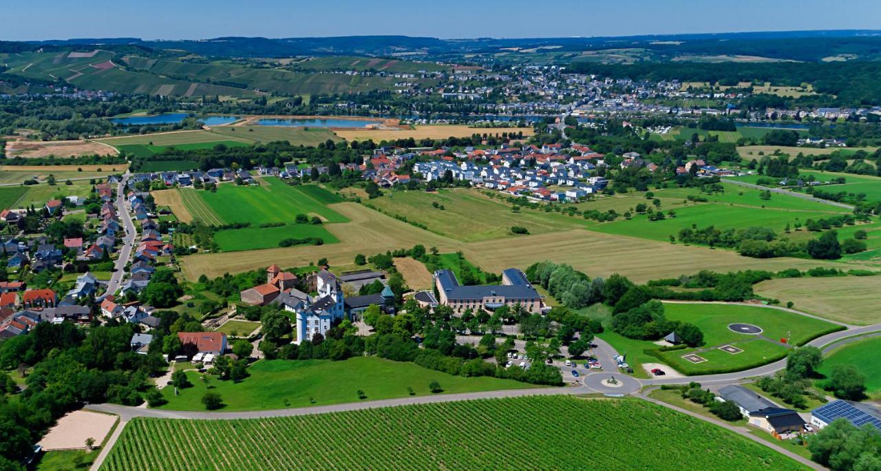 Victor'S Residenz-Hotel Schloss Berg Nennig Esterno foto Aerial view