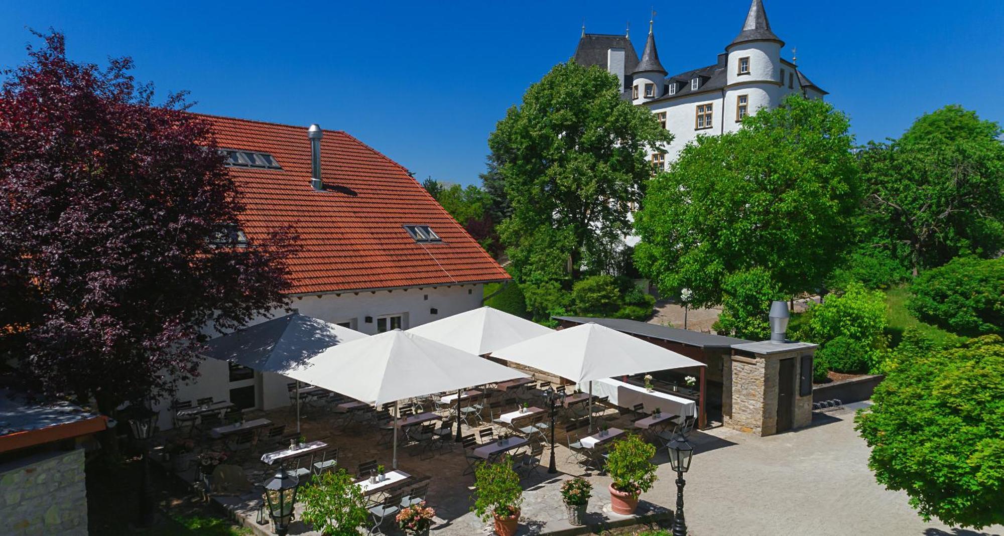 Victor'S Residenz-Hotel Schloss Berg Nennig Esterno foto The restaurant in the castle