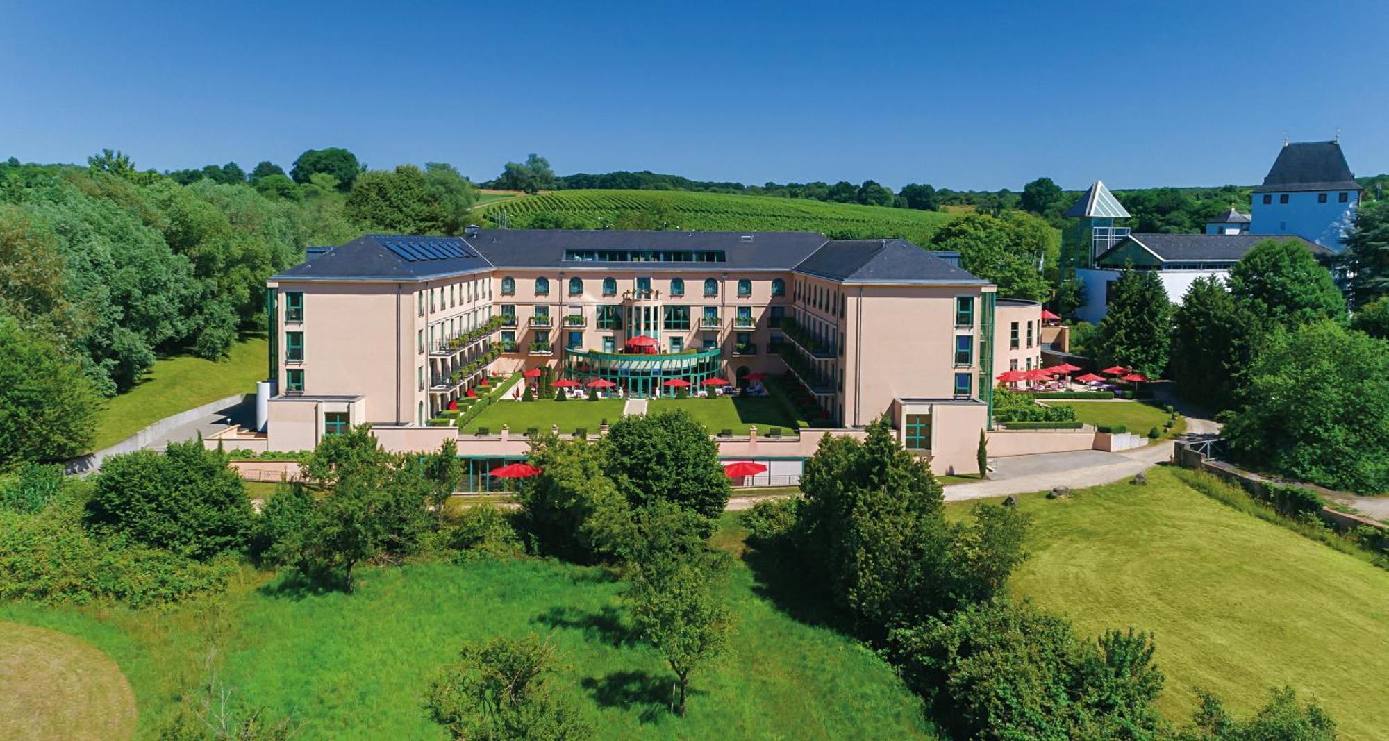 Victor'S Residenz-Hotel Schloss Berg Nennig Esterno foto Aerial view of the campus