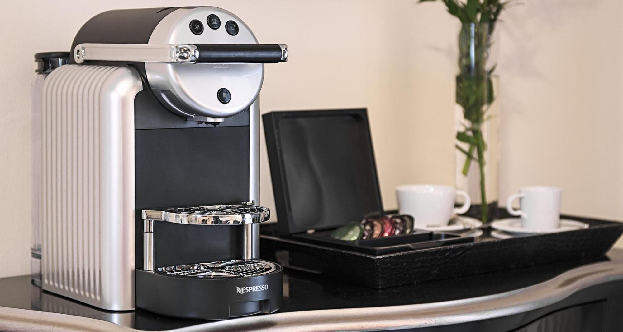 Victor'S Residenz-Hotel Schloss Berg Nennig Esterno foto A Nespresso coffee machine