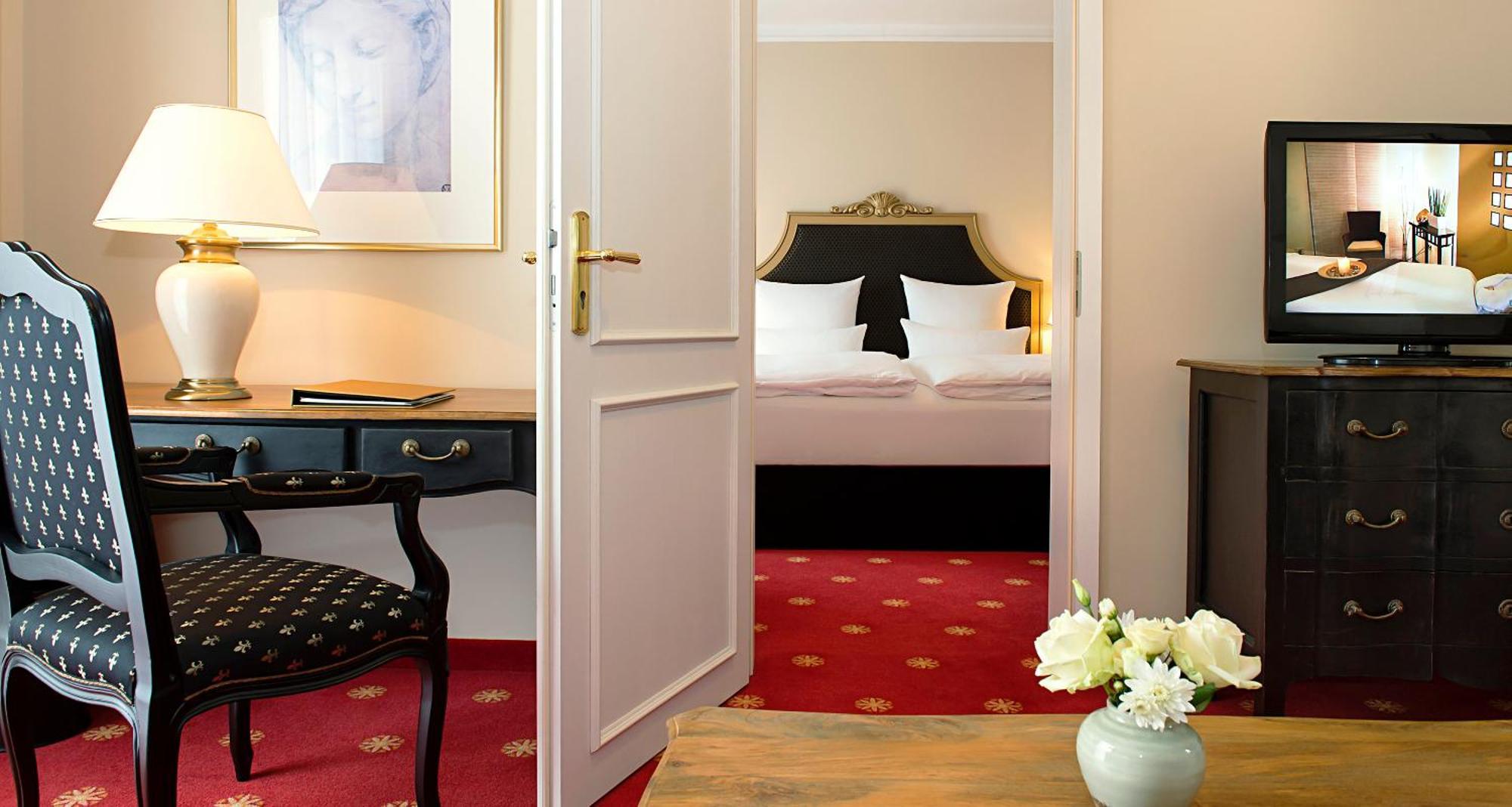 Victor'S Residenz-Hotel Schloss Berg Nennig Camera foto A suite at the Hotel de France