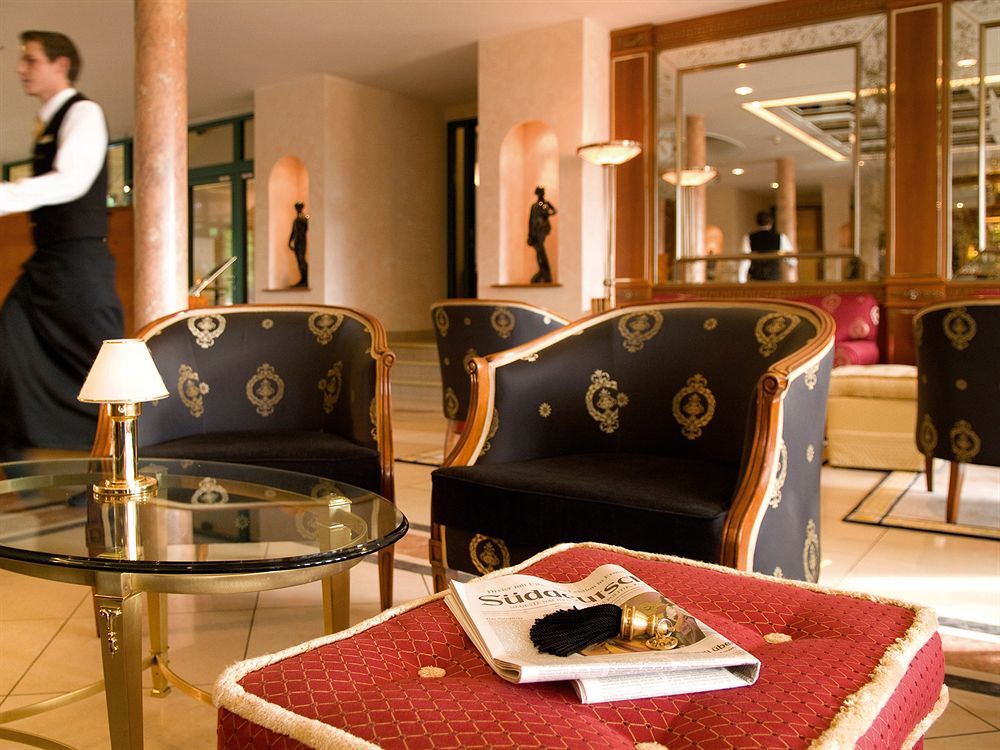 Victor'S Residenz-Hotel Schloss Berg Nennig Esterno foto Lobby