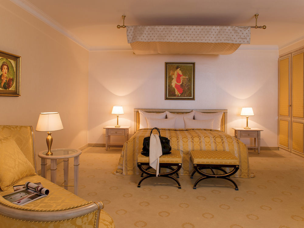 Victor'S Residenz-Hotel Schloss Berg Nennig Esterno foto A suite at the Taj Mahal Palace